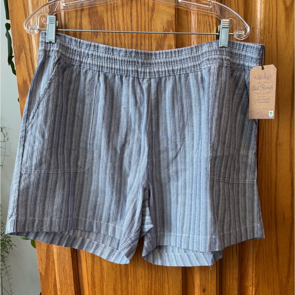 #39 Old Ranch Blue/Grey and White High Rise Bermuda Shorts Large. NWT